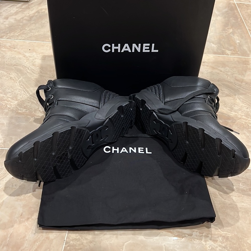 NEW! - Authentic Chanel Shoes / High Tops. Size 42 E - purchased in Paris.